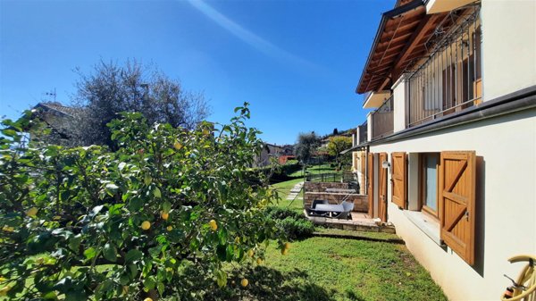 casa indipendente in vendita a Gargnano in zona Villa