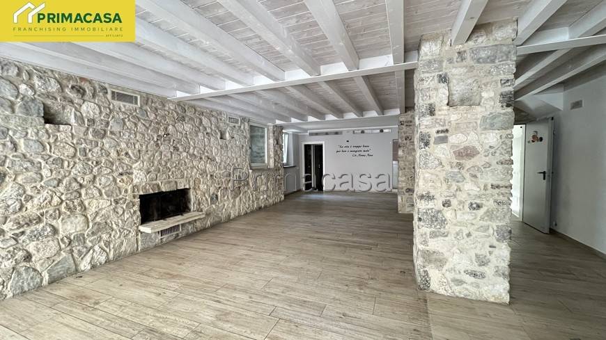 negozio in vendita a Gargnano