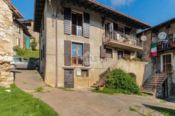 casa indipendente in vendita a Gargnano