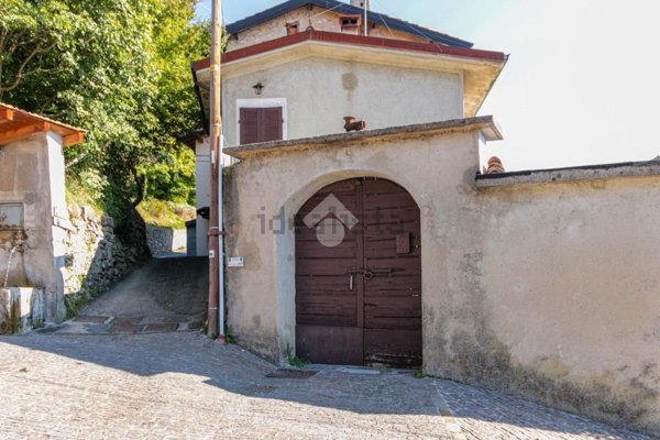 appartamento in vendita a Gargnano in zona Sasso