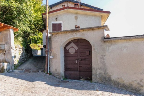 appartamento in vendita a Gargnano in zona Sasso