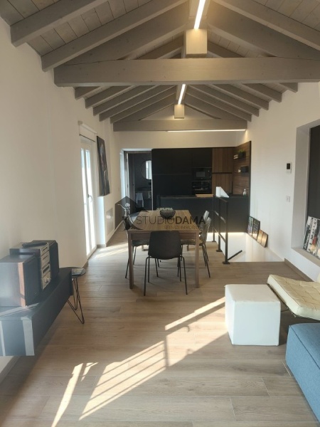 casa indipendente in vendita a Gargnano in zona Villa
