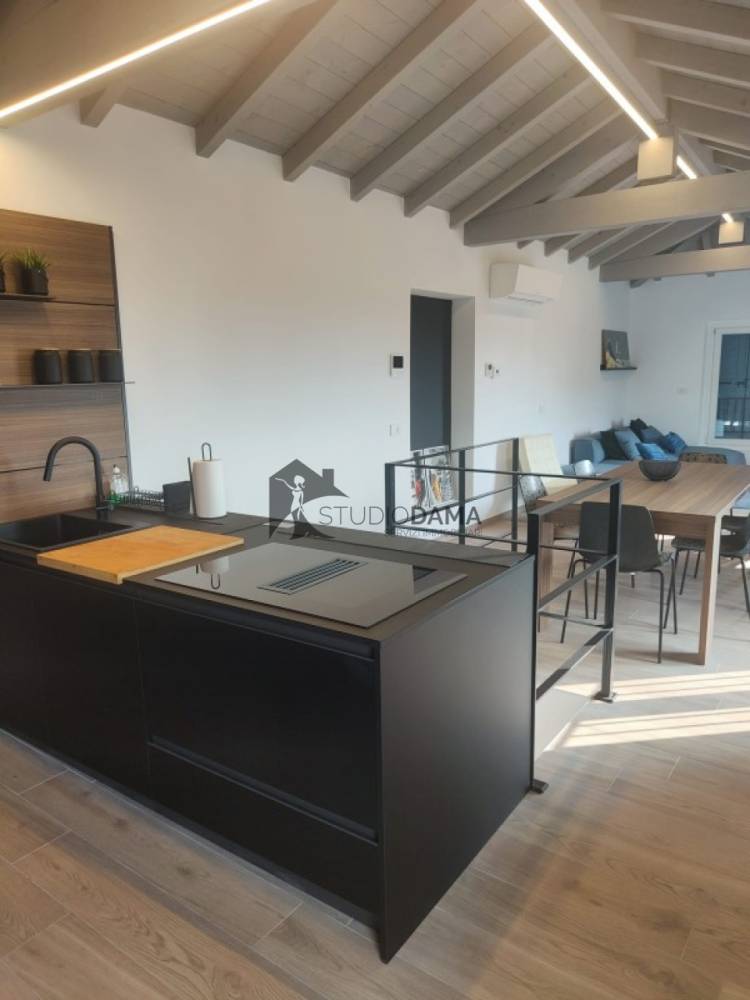 casa indipendente in vendita a Gargnano in zona Villa