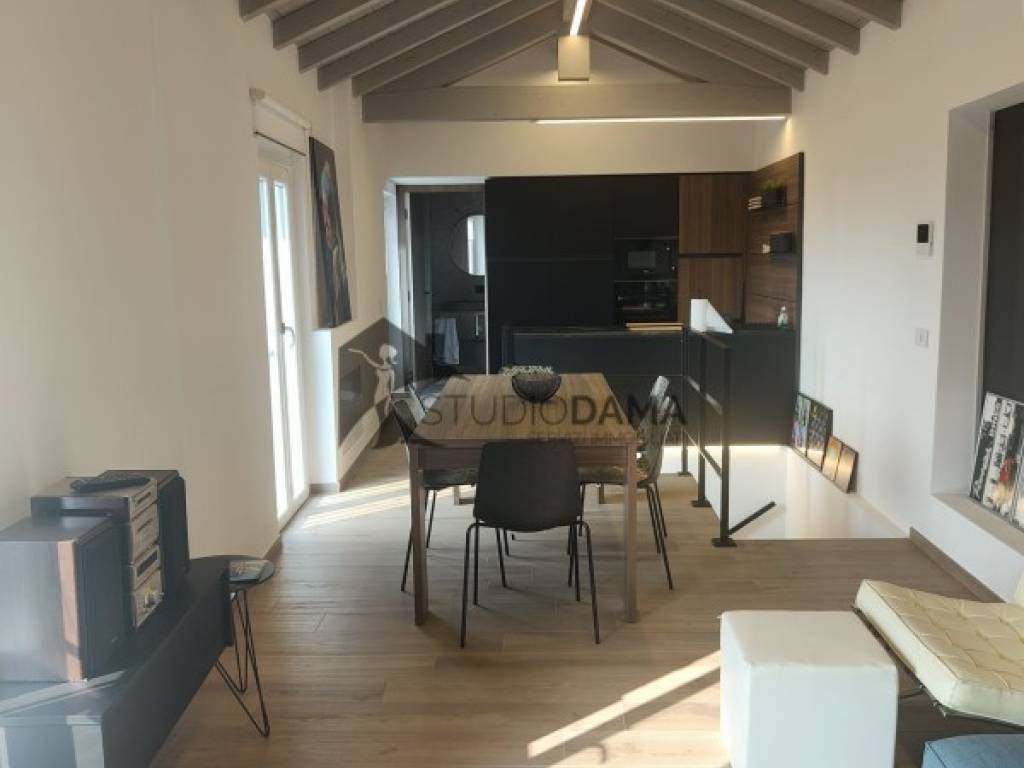 casa indipendente in vendita a Gargnano in zona Villa