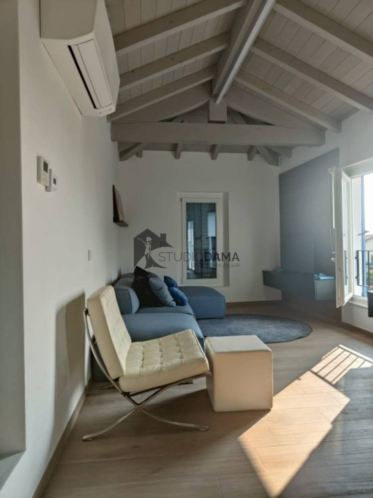 casa indipendente in vendita a Gargnano in zona Villa
