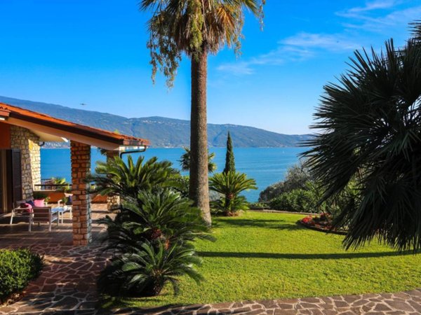 casa indipendente in vendita a Gargnano in zona Villa
