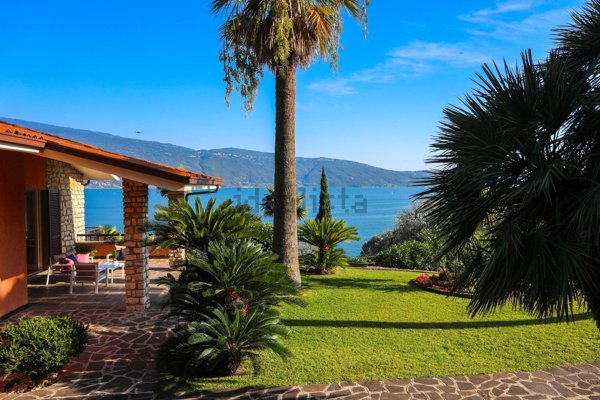 casa indipendente in vendita a Gargnano in zona Villa