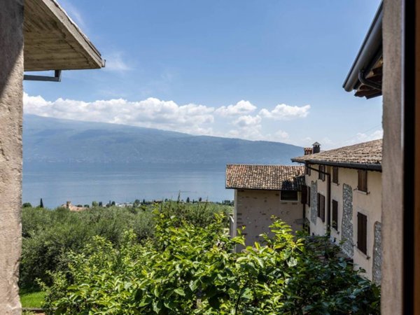 casa indipendente in vendita a Gargnano in zona Fornico