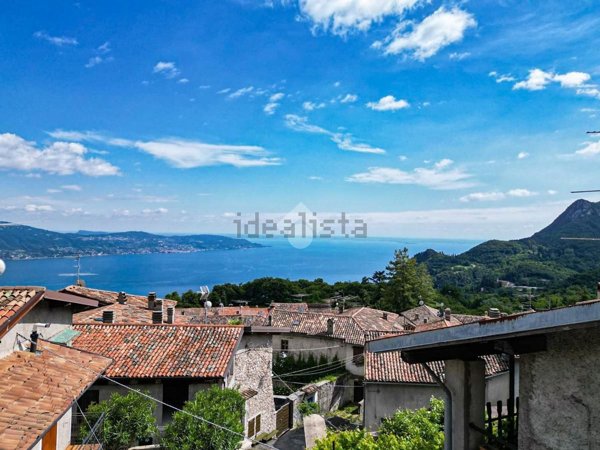 casa indipendente in vendita a Gargnano in zona Liano