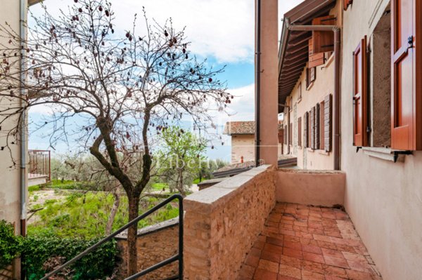 casa indipendente in vendita a Gargnano