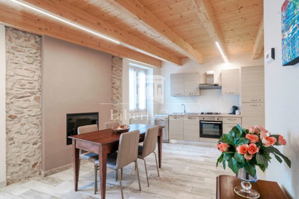 casa indipendente in vendita a Gargnano