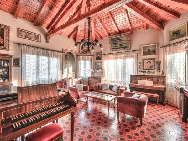 casa indipendente in vendita a Gargnano in zona Villa