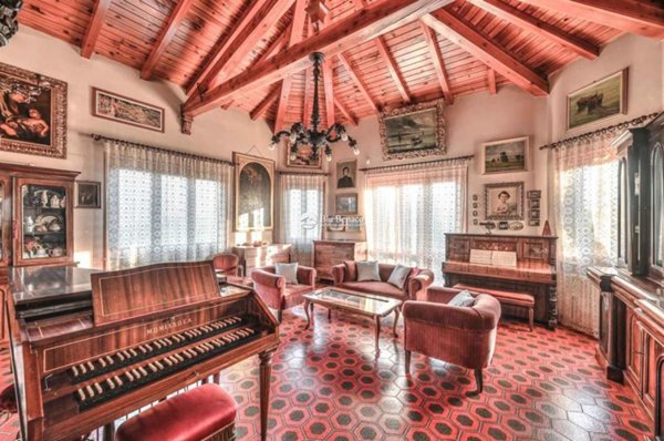 casa indipendente in vendita a Gargnano in zona Villa