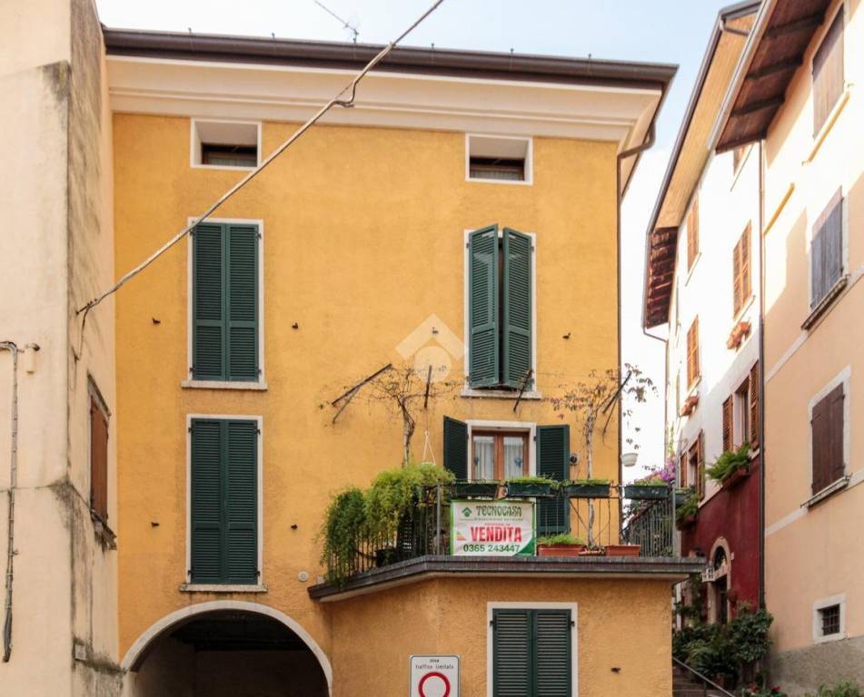 casa indipendente in vendita a Gargnano
