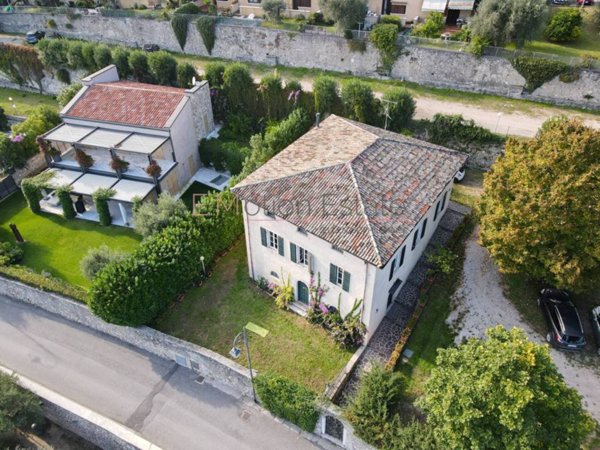casa indipendente in vendita a Gargnano in zona Villa