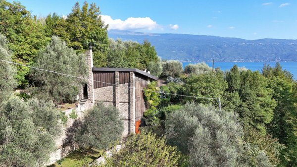 casa indipendente in vendita a Gargnano in zona Villa