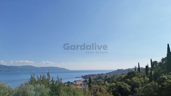 casa indipendente in vendita a Gargnano in zona Villa