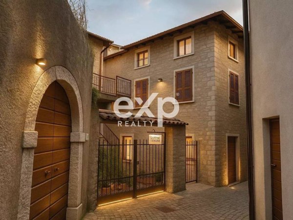 casa indipendente in vendita a Gargnano in zona Bogliaco