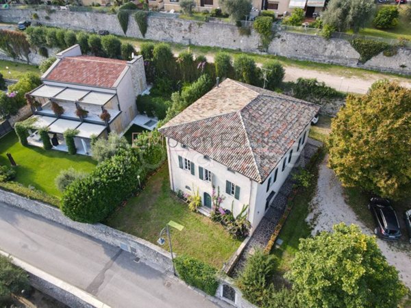 casa indipendente in vendita a Gargnano in zona Villa