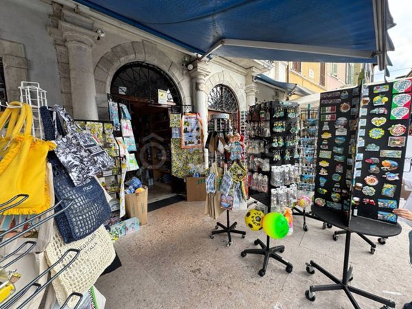negozio in vendita a Gargnano