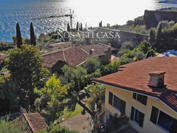 casa indipendente in vendita a Gargnano in zona Villa