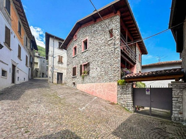 casa indipendente in vendita a Gargnano in zona Liano
