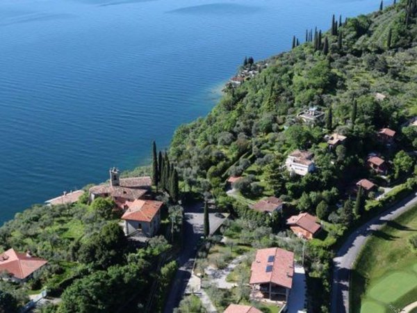 casa indipendente in vendita a Gargnano in zona Villa