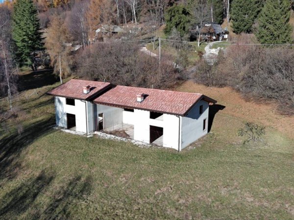 locale commerciale in vendita a Gargnano