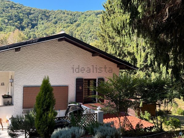 casa indipendente in vendita a Gargnano