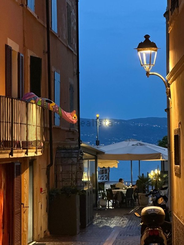 casa indipendente in vendita a Gargnano