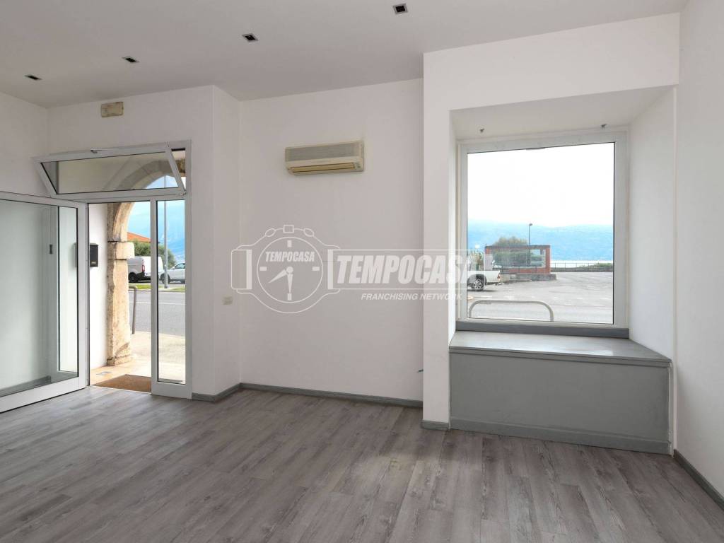 negozio in vendita a Gargnano