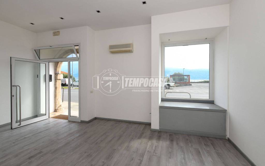 negozio in vendita a Gargnano