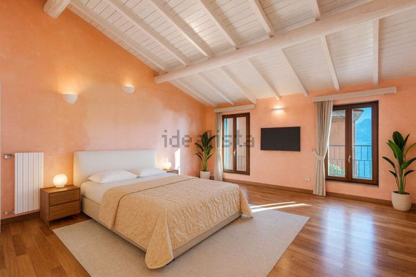 casa indipendente in vendita a Gargnano