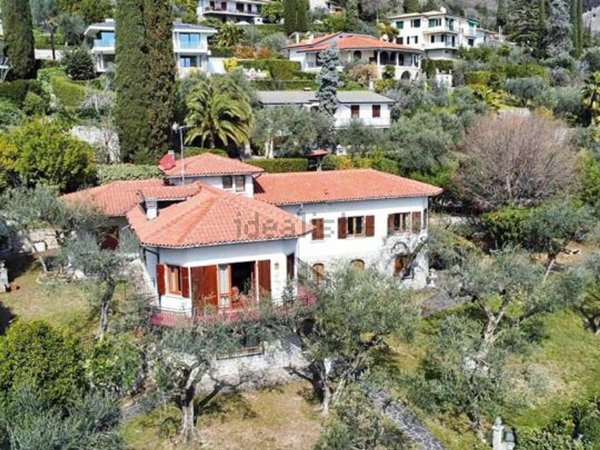casa indipendente in vendita a Gargnano in zona Villa
