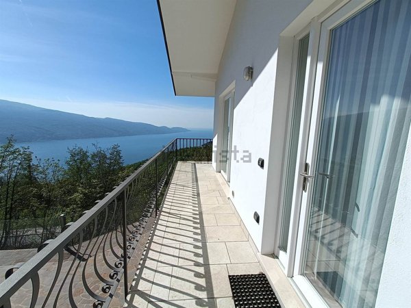 casa indipendente in vendita a Gargnano in zona Villa