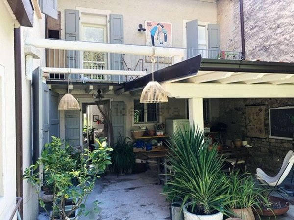 casa indipendente in vendita a Gargnano in zona Sasso