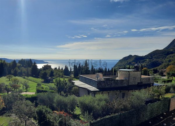 casa indipendente in vendita a Gargnano in zona Villa