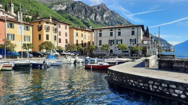 appartamento in vendita a Gargnano in zona Villa