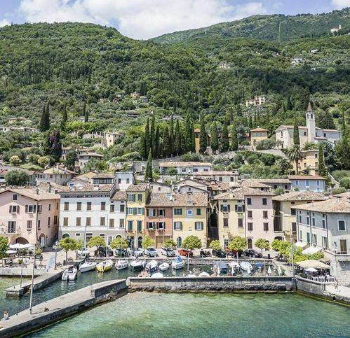 casa indipendente in vendita a Gargnano in zona Villa