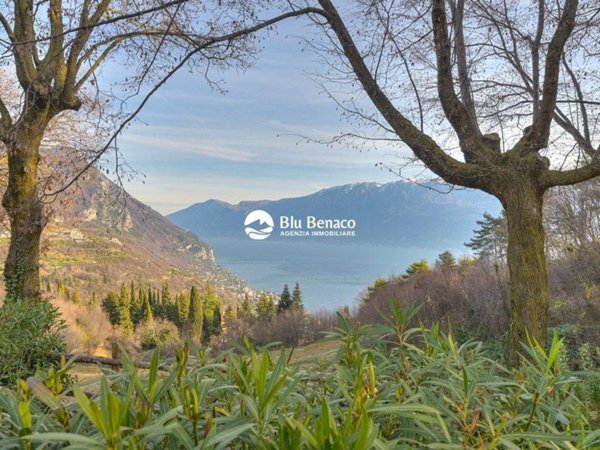 casa indipendente in vendita a Gargnano in zona Navazzo