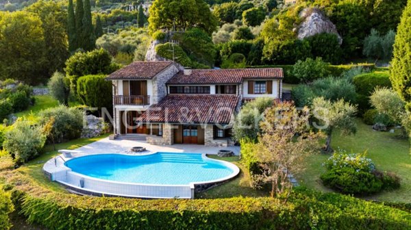 casa indipendente in vendita a Gargnano in zona Villa
