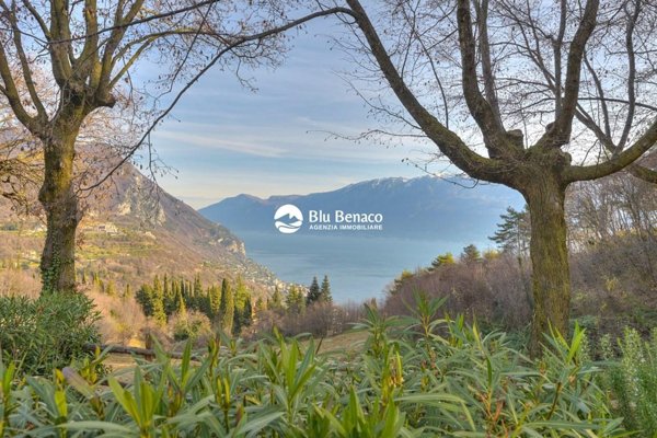 casa indipendente in vendita a Gargnano in zona Navazzo