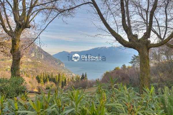 casa indipendente in vendita a Gargnano in zona Navazzo