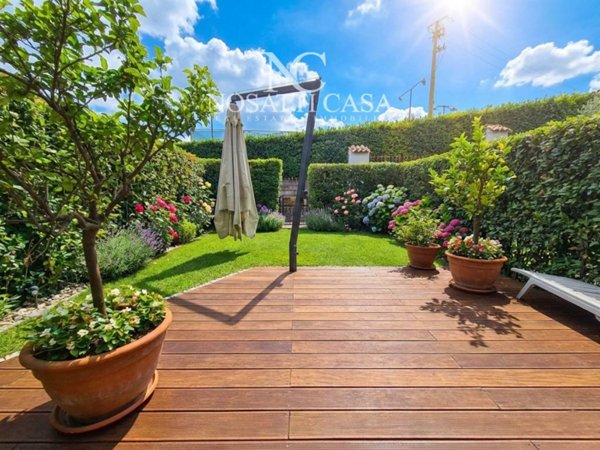 appartamento in vendita a Gargnano in zona Bogliaco