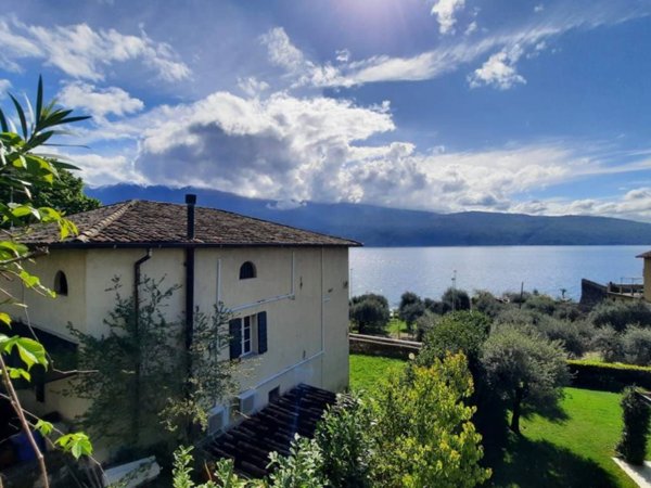 casa indipendente in vendita a Gargnano in zona Villa