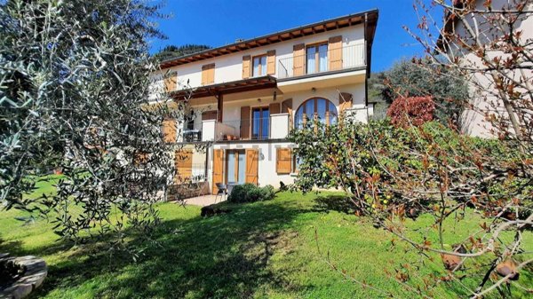 casa indipendente in vendita a Gargnano in zona Villa