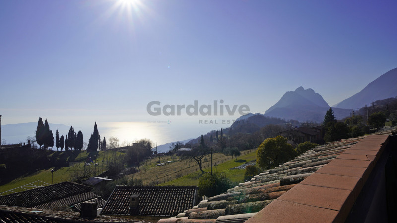 appartamento in vendita a Gargnano in zona Sasso