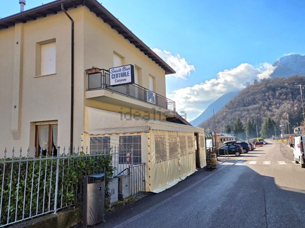 negozio in vendita a Gargnano in zona Navazzo