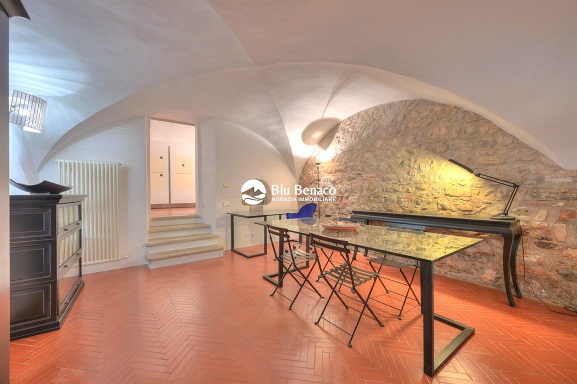 casa indipendente in vendita a Gargnano in zona Villa