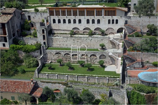terreno edificabile in vendita a Gargnano in zona Bogliaco